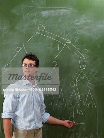 Professeur au tableau noir