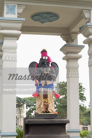 Statue von einem Garuda in einem Tempel, Tirupati, Tirumala Venkateswara Tempel, Tirumala, Andhra Pradesh, Indien