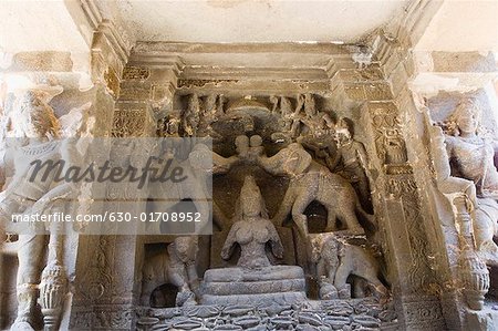 Statues dans une grotte, Ellora, Aurangabad, Maharashtra, Inde