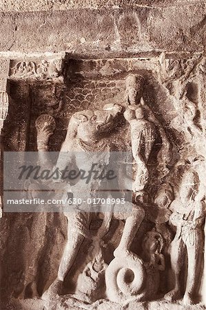 Statues du dieu hindou sculpté dans une grotte, Ellora, Aurangabad, Maharashtra, Inde
