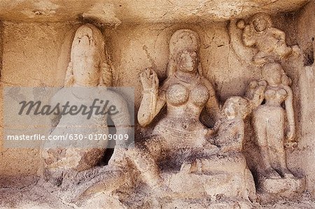 Statuen in einer Höhle, Ellora, Aurangabad, Maharashtra, Indien