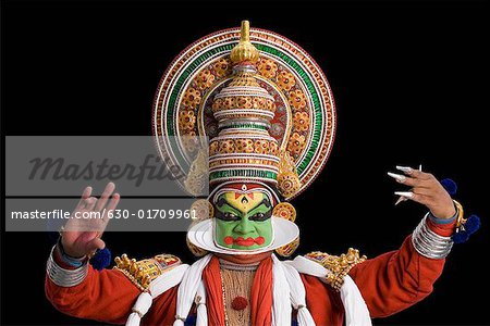 Portrait d'un artiste de danse Kathakali danse