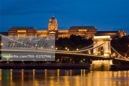 Szechenyi Kettenbrücke und Kapital Gebäude, Budapest, Ungarn