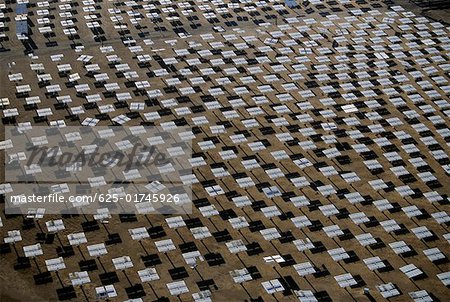 Field of solar-power 10 megawatt heliostat mirrors, Daggett, California