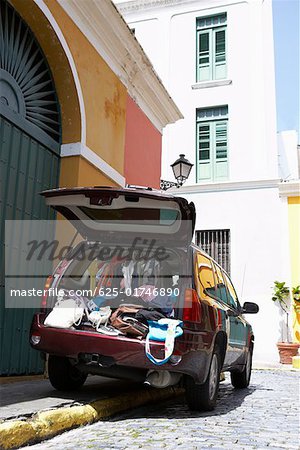 Kleider in einen Kofferraum, Old San Juan, San Juan, Puerto Rico