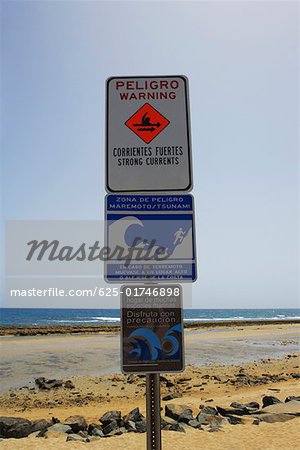 Schilder auf dem Strand, Pinones Beach, Puerto Rico
