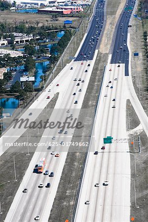 Luftbild von Fahrzeugen, die auf mehrere Spur Autobahnen Interstate 4, Orlando, Florida, USA