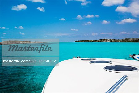 Bateau dans la mer, Exuma, Bahamas