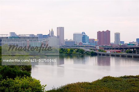 Réflexion des bâtiments dans l'eau, Inner Harbor, Baltimore, Maryland USA