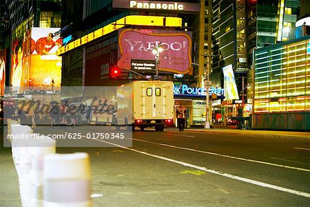 Gebäude beleuchtet nachts in einer Stadt, Times Square, Manhattan, New York City, New York State, USA