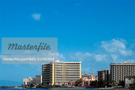 Bâtiments au bord de mer, la plage de Waikiki, Honolulu, Oahu, archipel de Hawaii, États-Unis