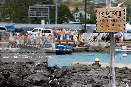 Tun nicht betreten Schild an einem Flussufer, Kona, Big Island, Hawaii Inseln, USA