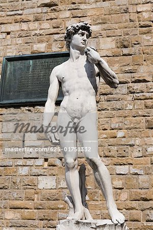 Statue en face de la brique de mur, du David de Michel-Ange, Piazza Della Signoria, Florence, Italie