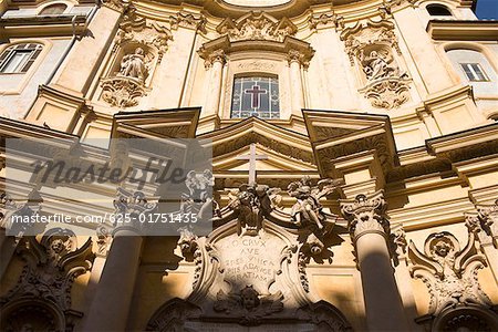 Vue d'angle faible d'une église, Santa Maria Maddalena, Rome, Italie