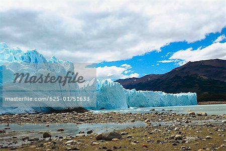 Gletscher in einem See, Moreno-Gletscher, argentinischer Gletscher-Nationalpark, Lake Argentino, El Calafate, Patagonien, Argentinien