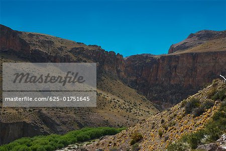 Montagne sur un paysage, rivière Pinturas, Patagonie, Argentine