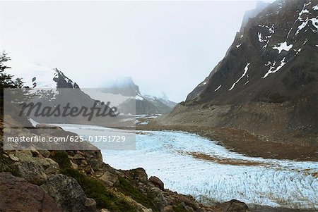 Gletscher, umgeben von Bergen, Gletscher-Grande, Mt Fitzroy, Chalten, Hielo, Patagonien, Argentinien