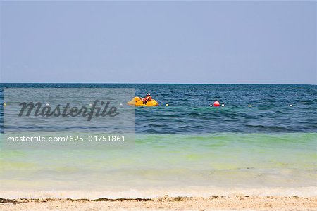 Profil de côté d'une personne, navigation de plaisance dans la mer, Cancun, Mexique
