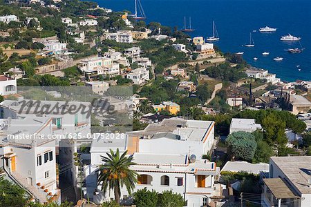 Vue d'angle élevé des bâtiments dans une ville, Capri, Campanie, Italie