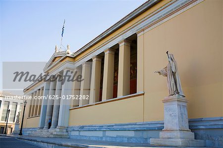 Vue faible angle d'un bâtiment éducatif, Académie d'Athènes, Athènes, Grèce