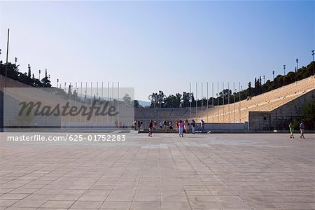 Touristes dans un amphithéâtre, théâtre d'Herodes Atticus, Acropole, Athènes, Grèce