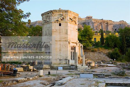 Alte Ruinen eines Turms, der Turm der Winde, Roman Agora, Athen, Griechenland