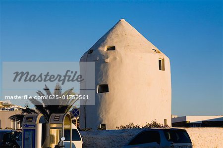 Traditionelle Windmühle in einer Stadt, Mykonos, Kykladen, Griechenland