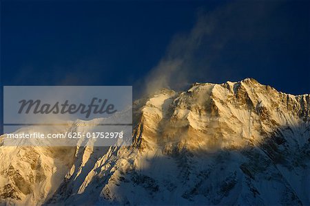 Sonnenlicht im Schnee bedeckt Berg, Deorali, Annapurna Range, Himalaya, Nepal