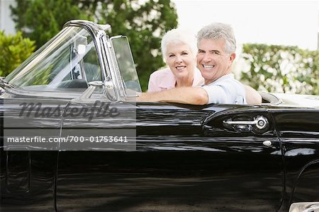 Couple en cabriolet