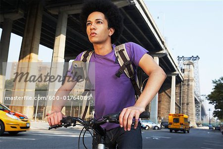 Adolescent sur vélo