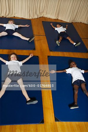 Kinder in Gym-Klasse
