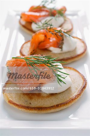 Blinis au saumon fumé et crème sure