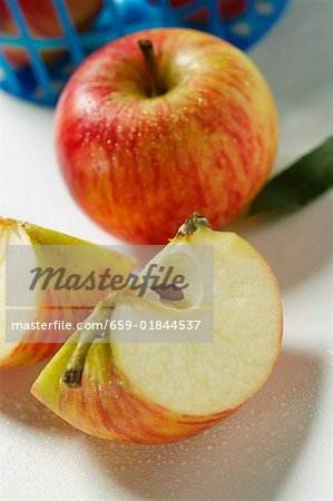 Pomme fraîche et quartiers de pomme