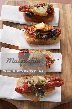 Crostini with seafood and dried tomatoes