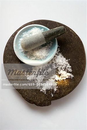 Coarse salt in mortar