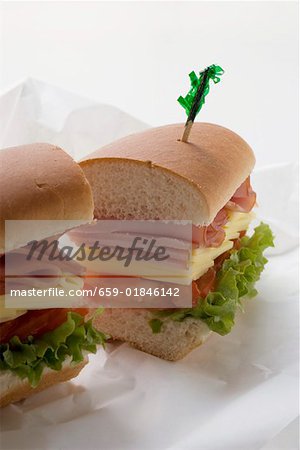 Sub Sandwich, halbiert, auf Sandwich-Packung