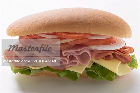 Sous sandwich : jambon, fromage, tomate et oignon