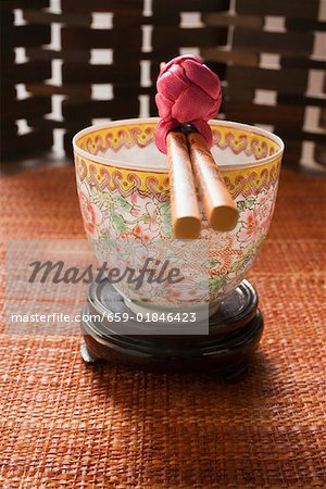Baguettes et bol asiatique Baguettes et bol asiatique