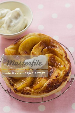Puff pastry apple tart with cream (Liguria)