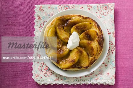 Blätterteig-Apfelkuchen mit Sahne (Ligurien)