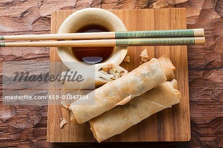 Frühlingsrollen mit Sojasauce (Thailand)