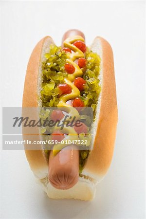 Hotdog mit Würze, Senf und ketchup