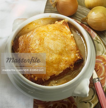 French onion soup with cheese croòte