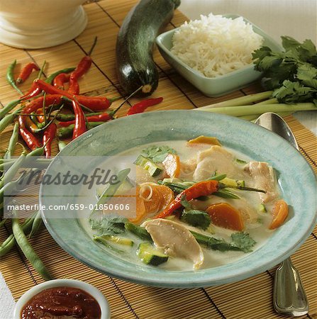 Soupe de poulet aux légumes et au piment