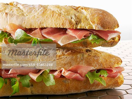 Deux baguettes de jambon de Parme