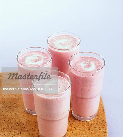 Raspberry yoghurt shakes in glasses