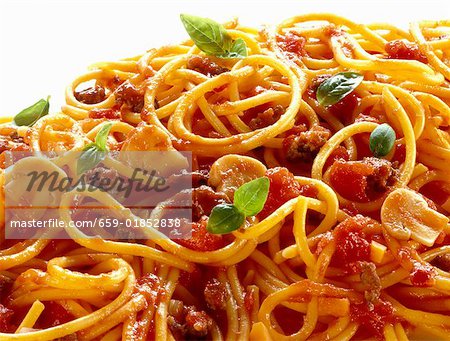 Spaghetti bolognese with mushrooms