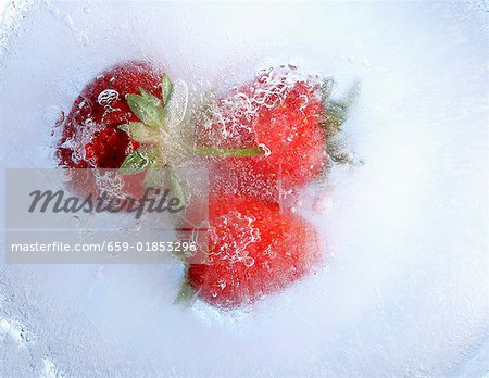 Erdbeeren im Eis