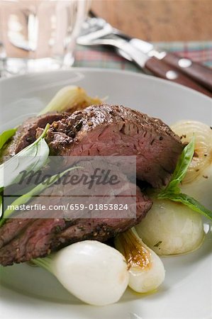 Roast beef with spring onions and basil