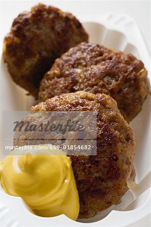 Burgers with mustard